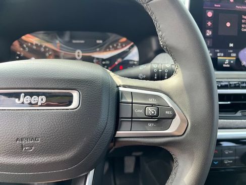 Used 2024 Jeep Compass Latitude AWD/4WD image 17