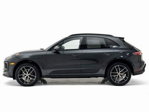 Used 2023 Porsche Macan Turbo image 2