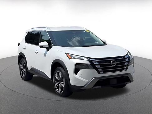 Used 2026 Nissan Rogue SL AWD/4WD image 3