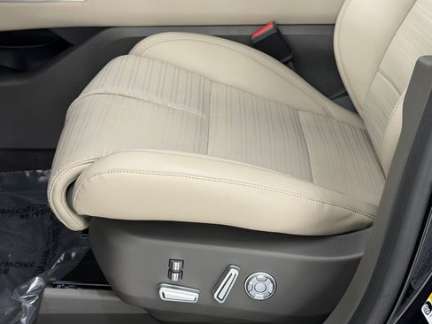 Used 2025 Lincoln Nautilus Reserve AWD/4WD image 15