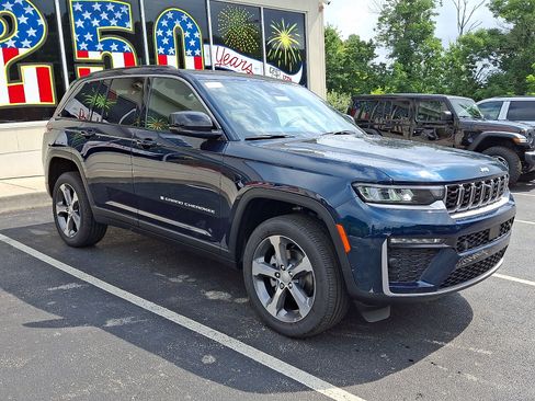 New 2026 Jeep Grand Cherokee Limited w/ Luxury Tech Group II AWD/4WD image 2
