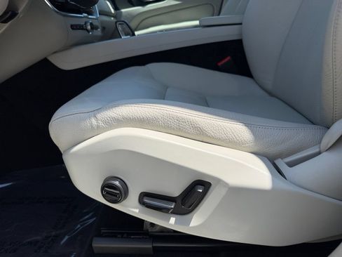 Certified 2024 Volvo XC60 B5 Plus w/ Climate Package AWD/4WD image 17