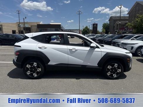 Used 2024 Hyundai Kona SEL AWD/4WD image 3