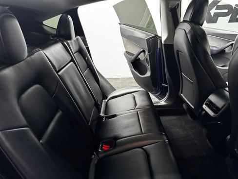 Used 2022 Tesla Model Y Long Range image 46