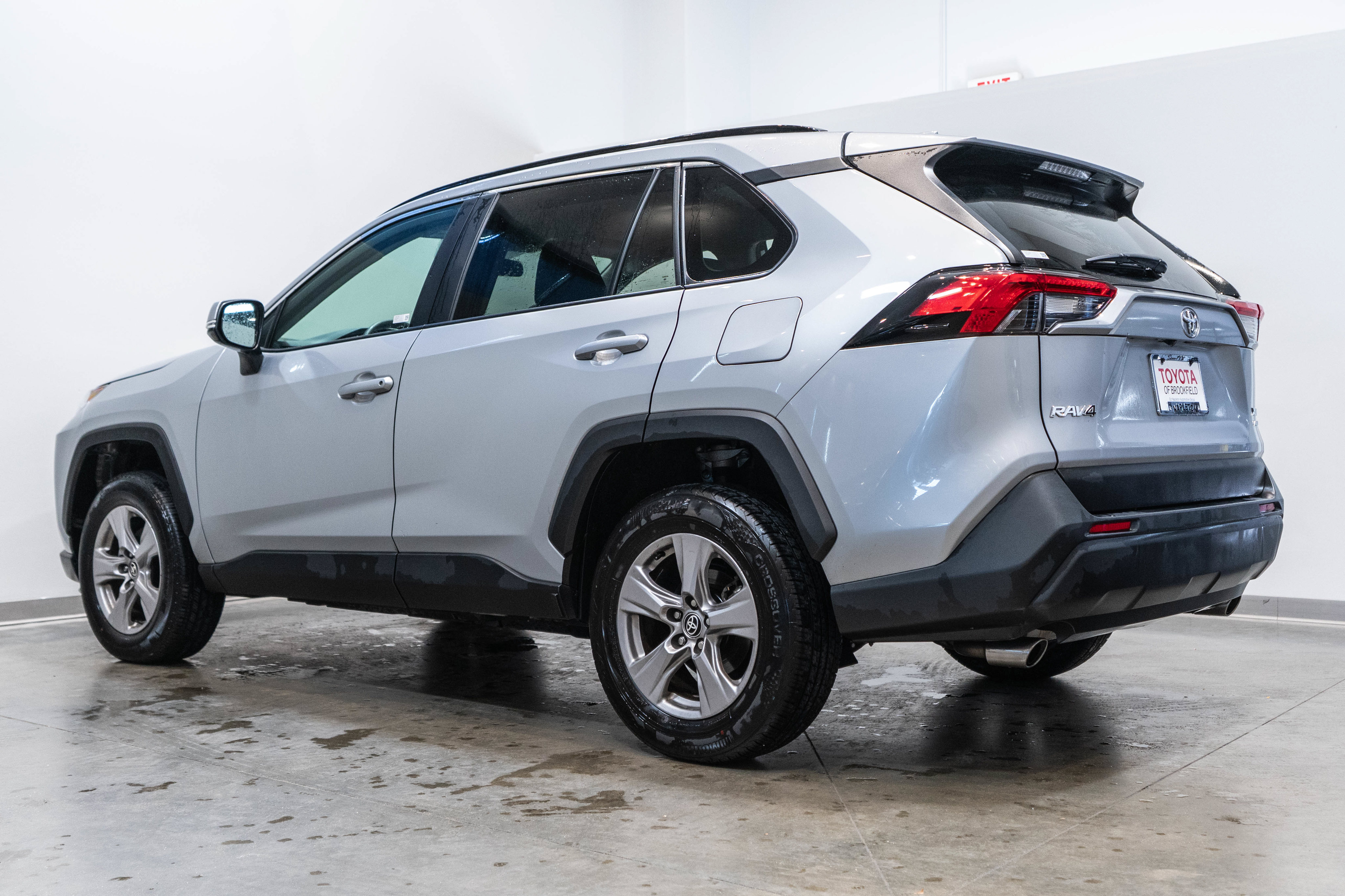 Used 2025 Toyota RAV4 XLE AWD/4WD image 7
