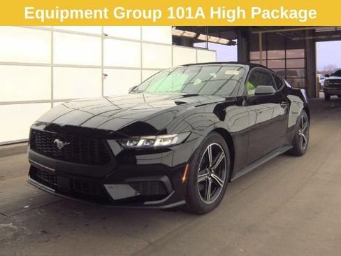 Used 2025 Ford Mustang Coupe image 3