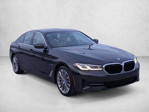Used 2023 BMW 530e w/ Premium Package image 3