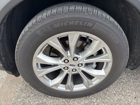 Used 2023 Ford Explorer XLT w/ Equipment Group 202A image 5