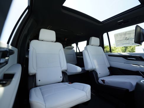 New 2026 Chevrolet Suburban Premier RWD image 15
