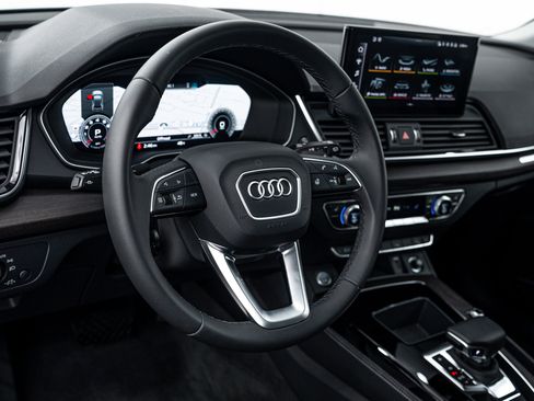 Certified 2023 Audi Q5 2.0T Premium Plus w/ Premium Plus Package AWD/4WD image 11
