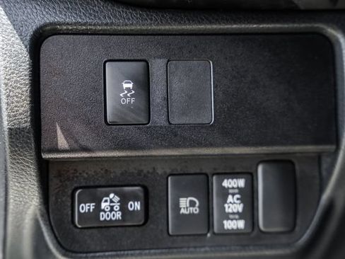 Used 2020 Toyota Tacoma TRD Off-Road AWD/4WD image 40