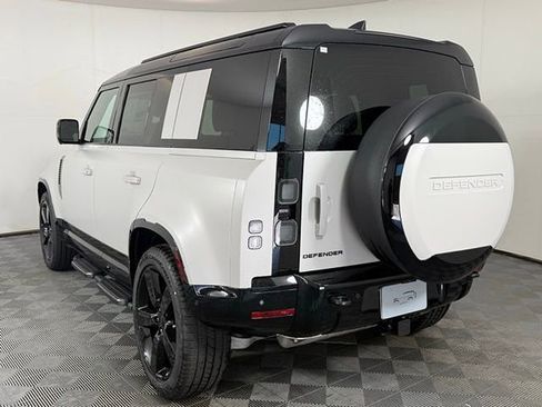New 2026 Land Rover Defender 110 X-Dynamic SE image 4