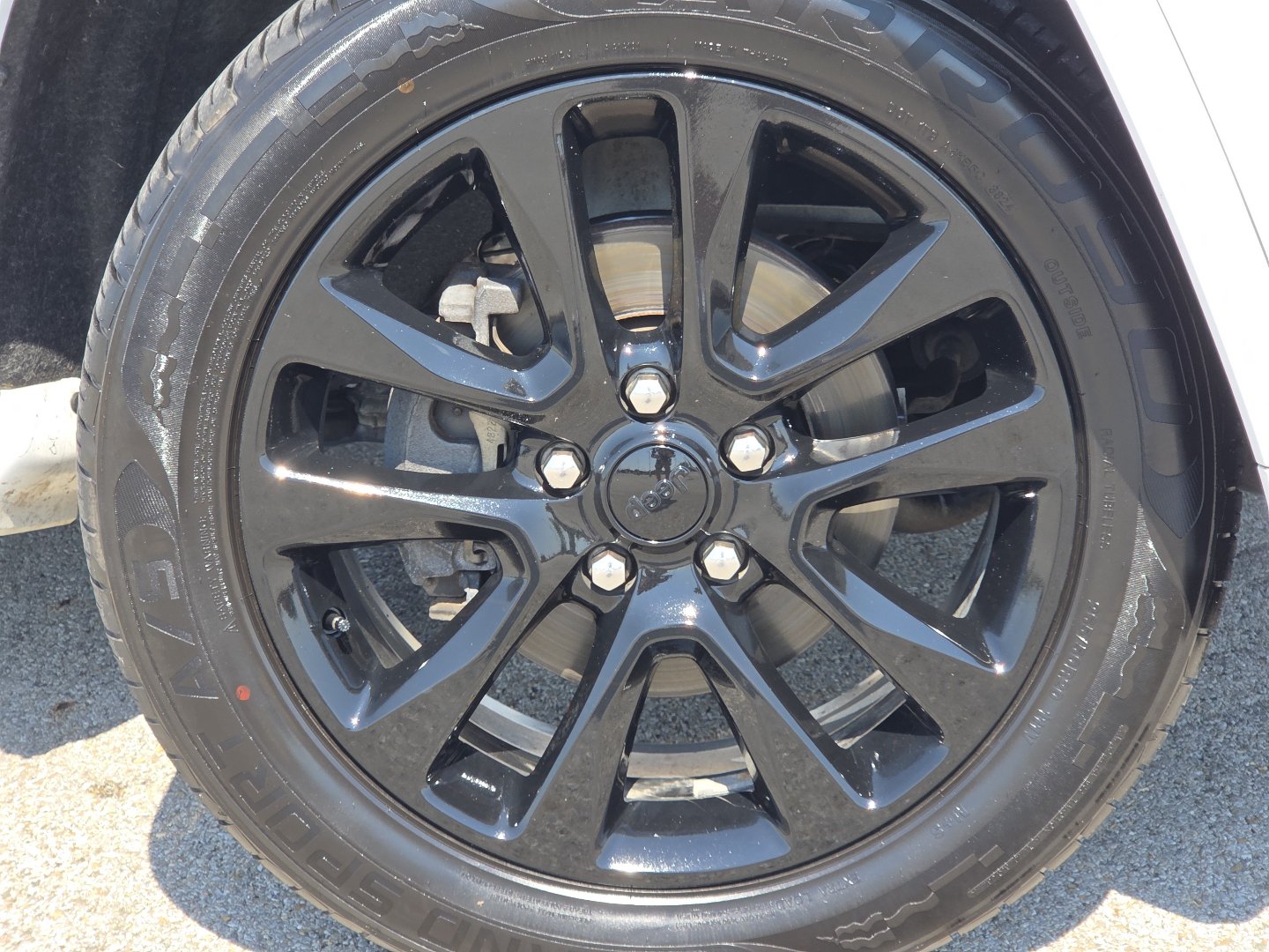 Used 2019 Jeep Grand Cherokee Altitude AWD/4WD image 11