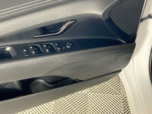 Certified 2025 Hyundai Elantra Sport FWD image 19