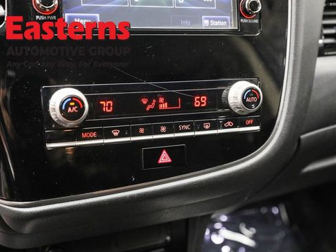Used 2020 Mitsubishi Outlander ES image 19