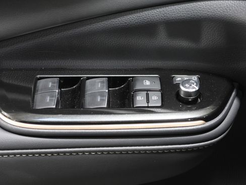 Used 2025 Toyota Crown XLE image 13