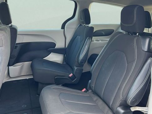 Used 2023 Chrysler Voyager LX image 16