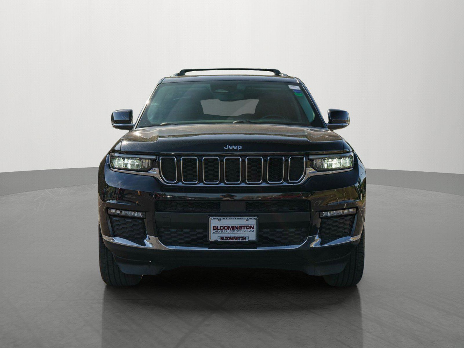 Used 2022 Jeep Grand Cherokee L Limited AWD/4WD image 2
