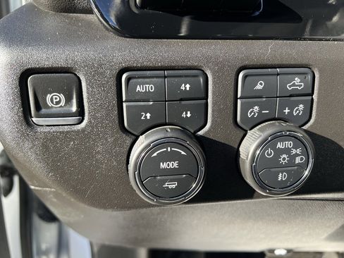 Used 2024 Chevrolet Silverado 2500 LTZ w/ LTZ Convenience Package image 36