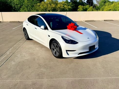 Used 2023 Tesla Model 3 Standard Range RWD image 2