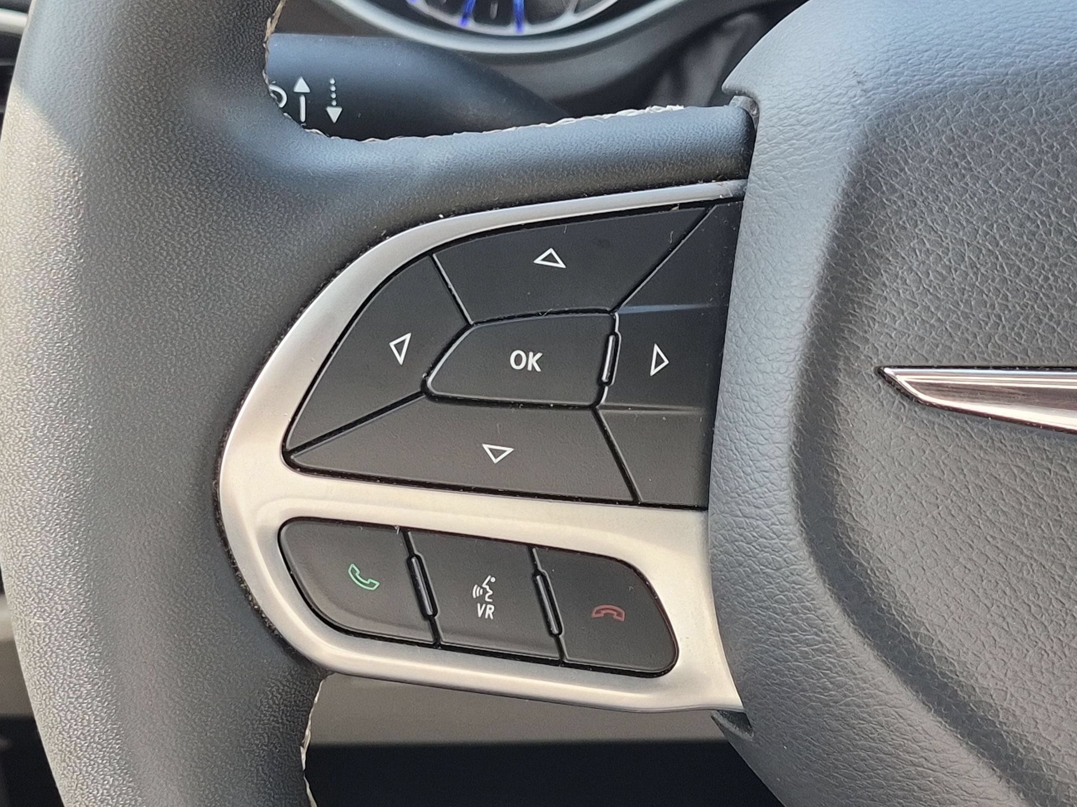Used 2024 Chrysler Pacifica Touring-L FWD image 18