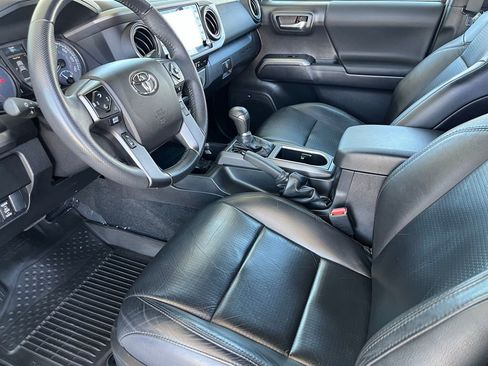 Used 2022 Toyota Tacoma TRD Sport w/ TRD Premium Sport Package image 19