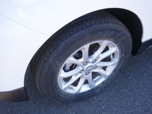 Used 2019 Chevrolet Equinox LS w/ LS Convenience Package image 16