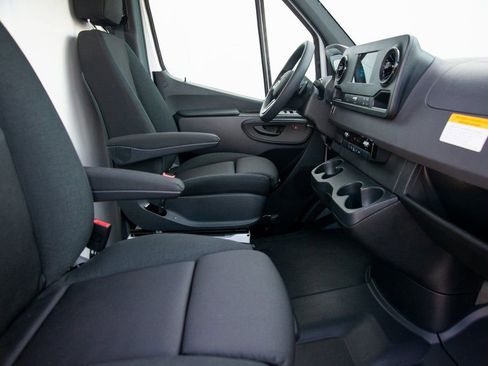 Used 2024 Mercedes-Benz Sprinter 144 Cargo image 31