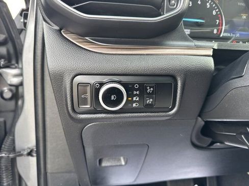 Used 2024 Ford Explorer Limited image 26