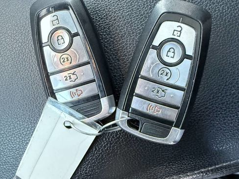 Used 2018 Ford Explorer Limited w/ Ford Safe & Smart Package image 34