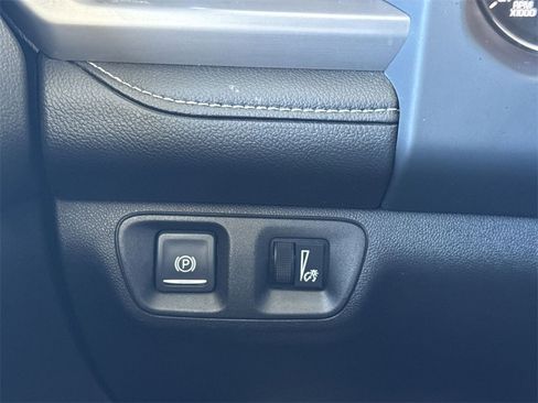 Certified 2023 GMC Acadia SLE image 17