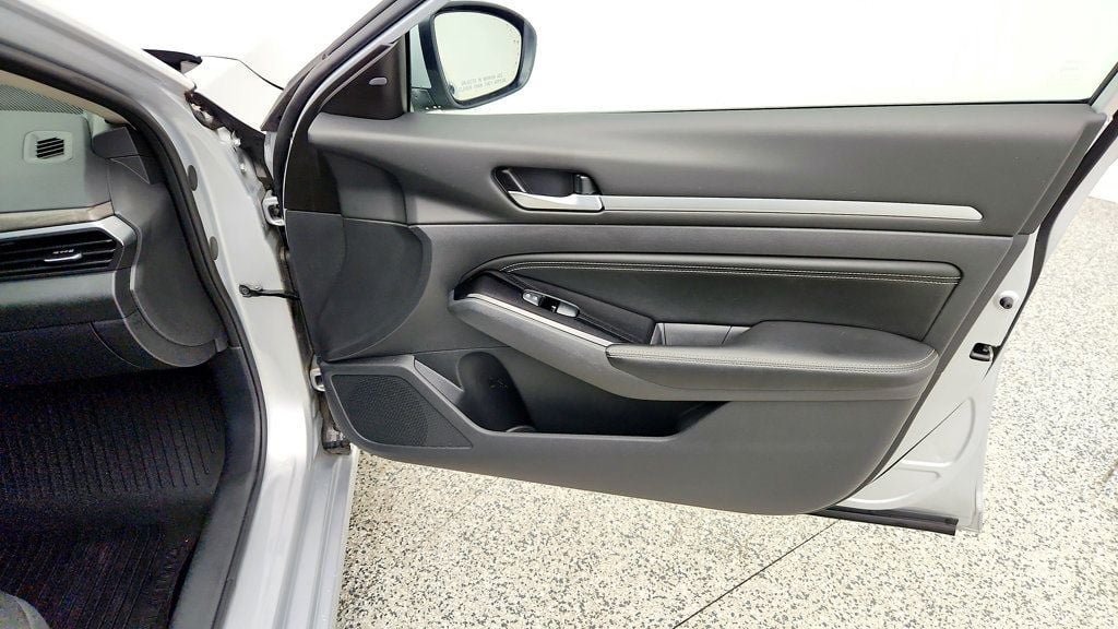 Used 2023 Nissan Altima 2.5 SV w/ SV Premium Package FWD image 27