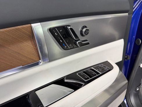 Used 2026 Cadillac Vistiq Sport image 25