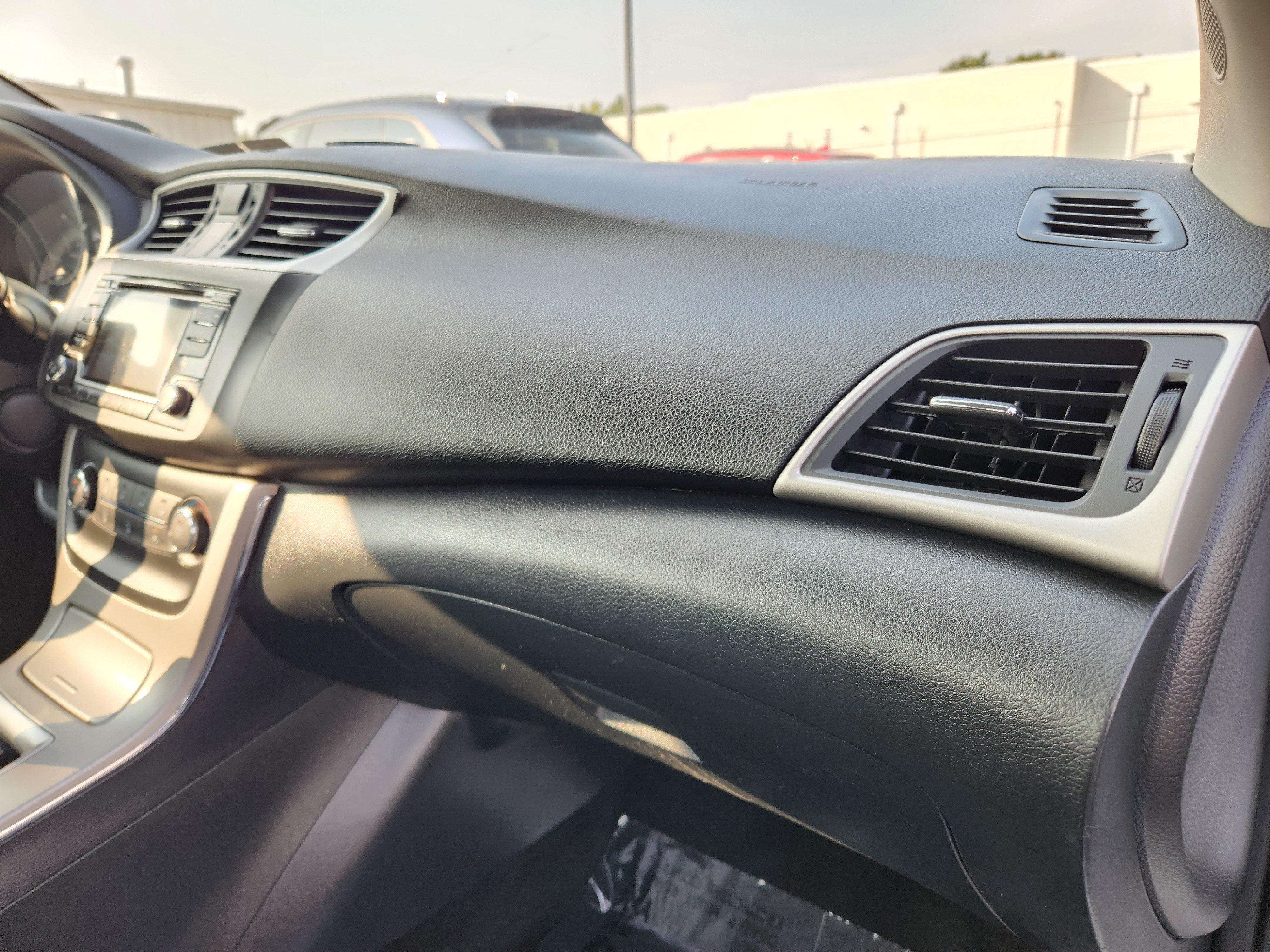 Used 2015 Nissan Sentra SV FWD image 17