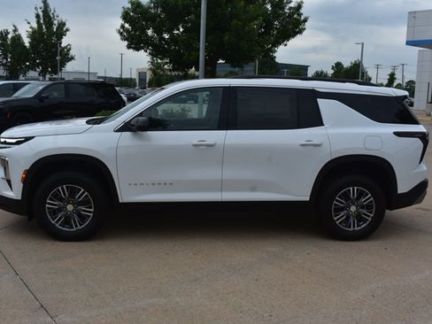 New 2026 Chevrolet Traverse LT w/ Driver Confidence Package FWD image 9