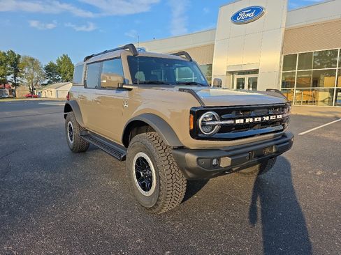 New 2025 Ford Bronco Outer Banks w/ Sasquatch Package image 2
