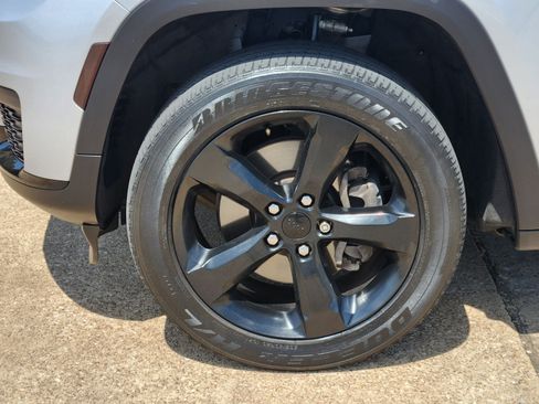 Used 2024 Jeep Grand Cherokee L Laredo AWD/4WD image 14
