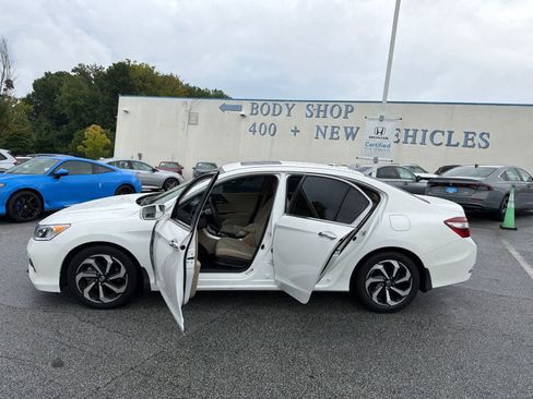 Used 2016 Honda Accord EX image 19