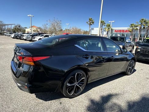 Certified 2023 Nissan Altima 2.5 SR image 4