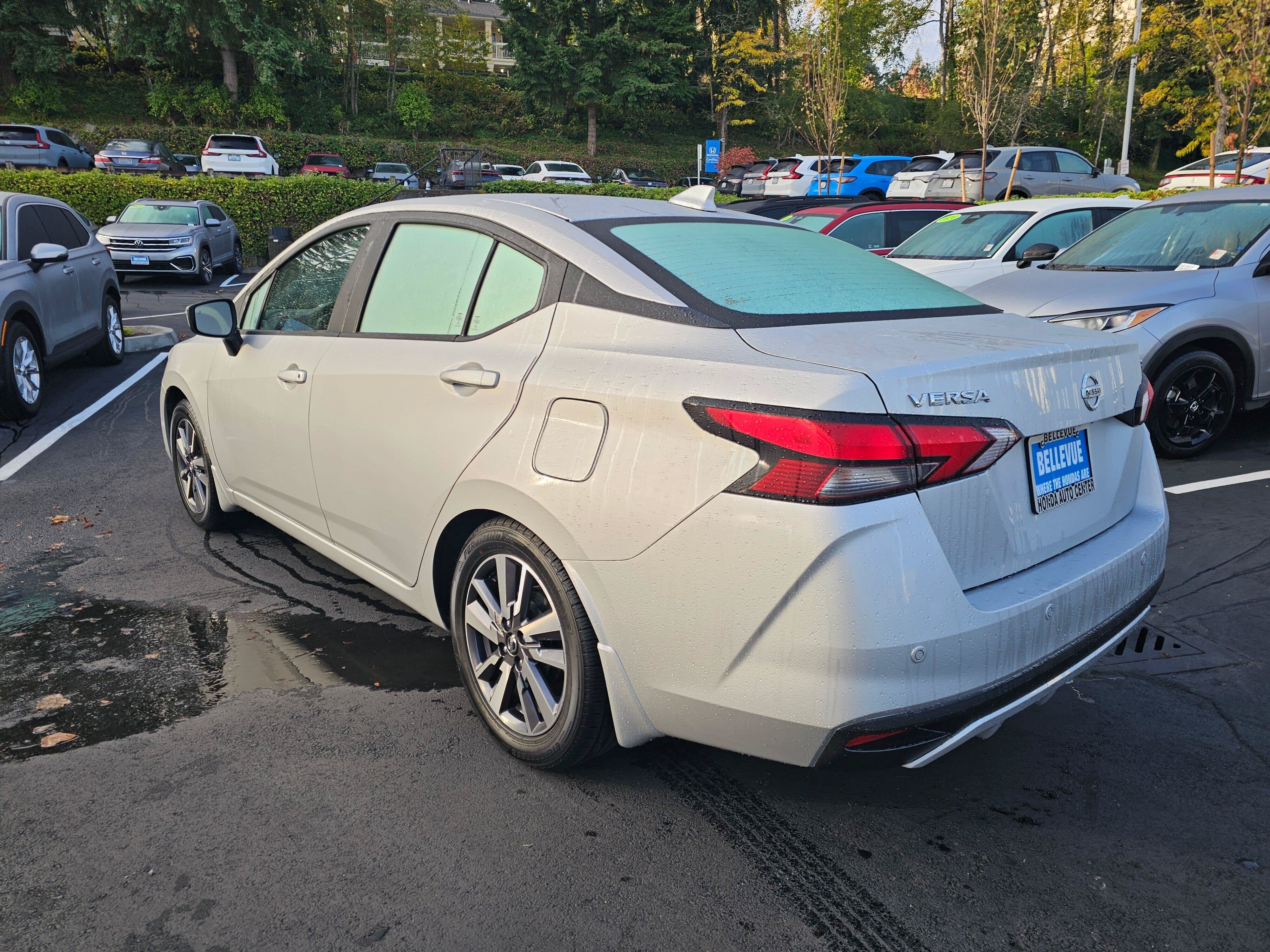 Used 2020 Nissan Versa SV FWD image 5
