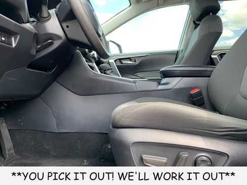 Used 2025 Toyota RAV4 XLE AWD/4WD image 22