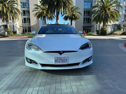 Used 2020 Tesla Model S Long Range Plus image 2