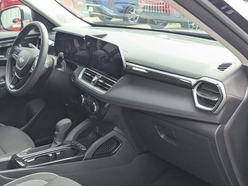 Used 2025 Chevrolet TrailBlazer LT AWD/4WD image 27
