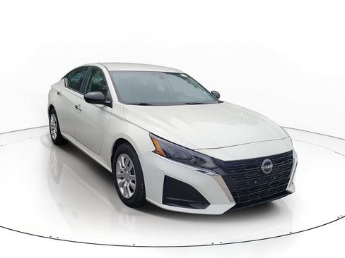 Used 2024 Nissan Altima 2.5 S FWD image 1