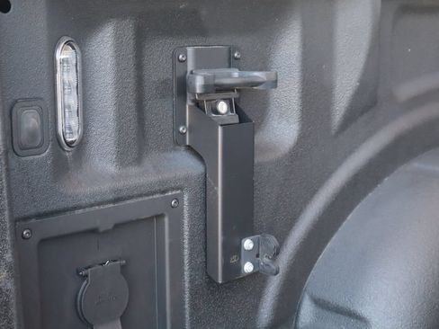 Used 2021 Ford F150 Lariat w/ Equipment Group 502A High AWD/4WD image 9