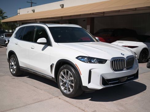 Used 2025 BMW X5 xDrive40i AWD/4WD image 2