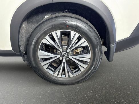 Used 2023 Nissan Rogue SV w/ SV Premium B Package FWD image 31