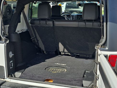 Used 2017 Jeep Wrangler Unlimited Rubicon w/ Connectivity Group image 20