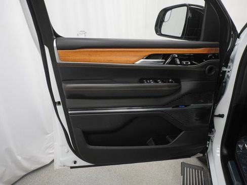 Certified 2023 Jeep Grand Wagoneer L Series III w/ HD Trailer Tow Package AWD/4WD image 43