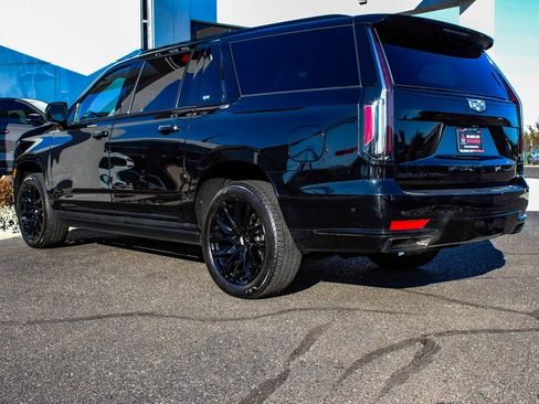 Used 2022 Cadillac Escalade ESV Sport Platinum w/ LPO, ONYX Package image 4